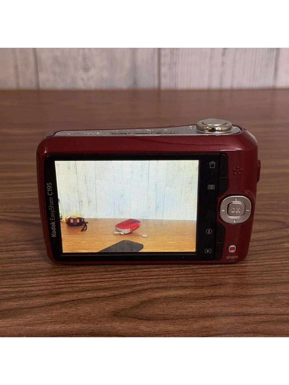 KODAK EASYSHARE C195 DIGITAL CAMERA BUNDLE - 14.0MP, RED, 4GB SD CARD